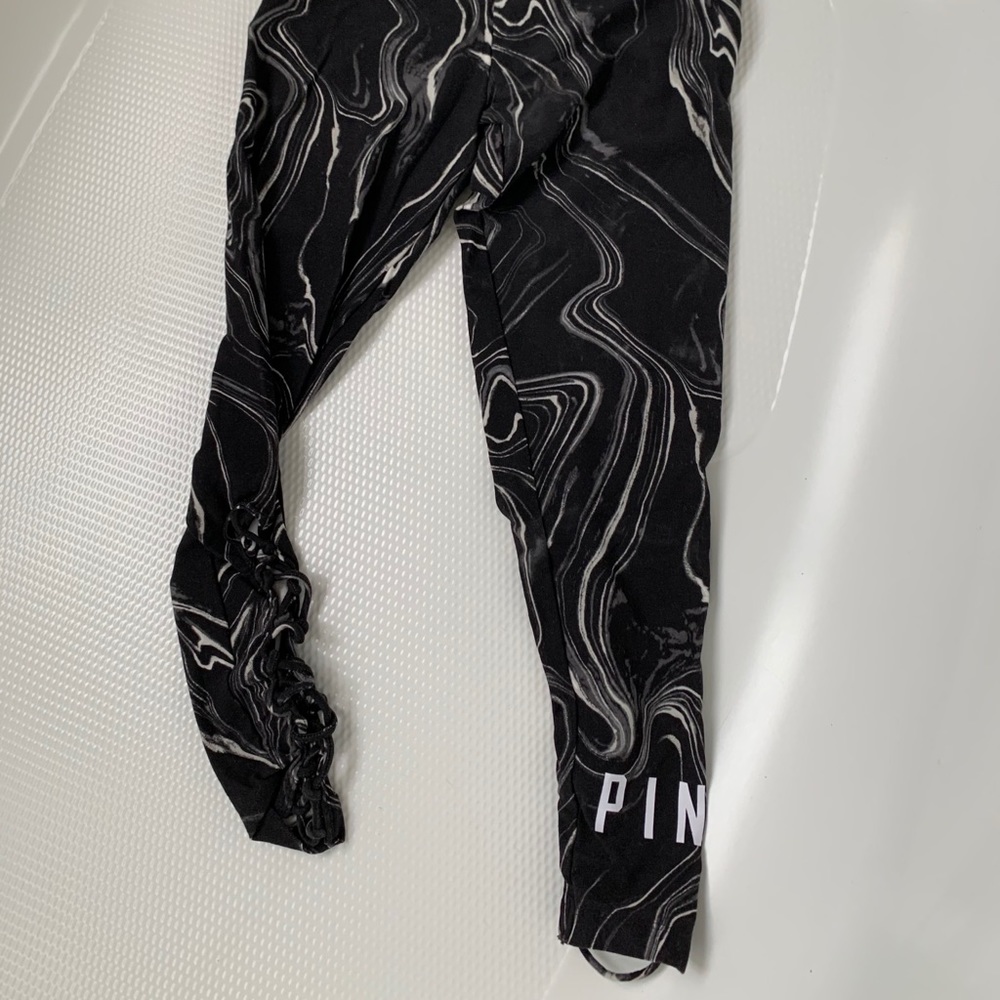 PINK leggings XS black with white swirls